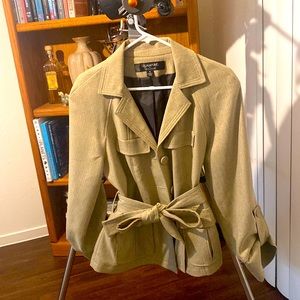 Pretty signature coat, normal wear